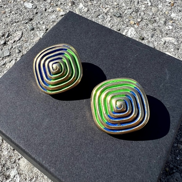 Vintage Funky 70s 80s Art Deco Two-tone Enamel Gold Spiral Clip Earrings - Picture 5 of 11